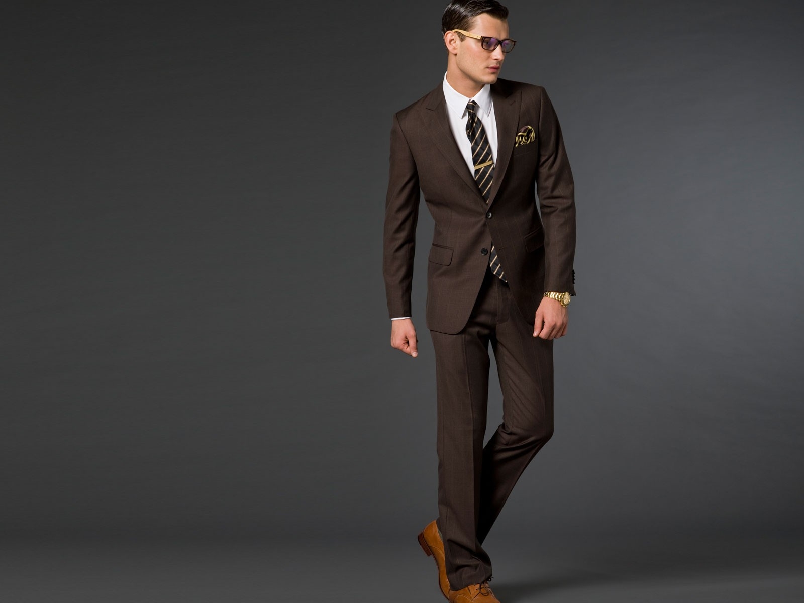 Color Struggles With Suits - Suits Expert