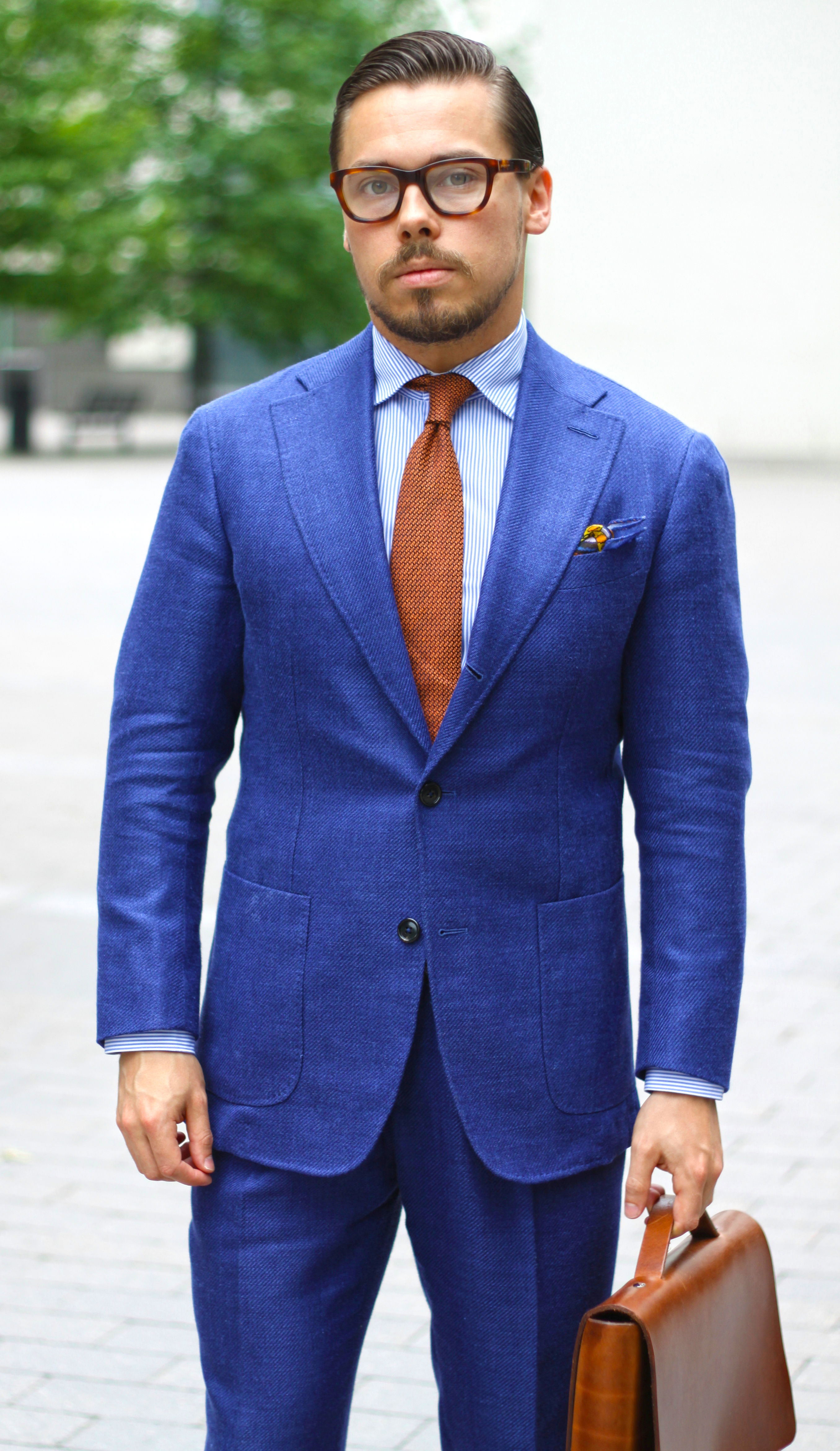 Color shirt with suit blue what navy What color