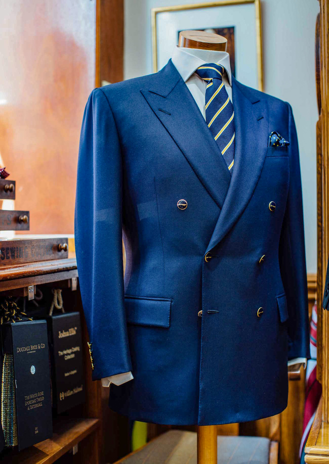 Wide lapel sales double breasted suit