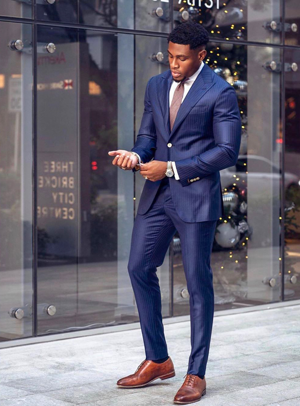 Blue suit, white dress shirt, brown tie and brown oxford shoes