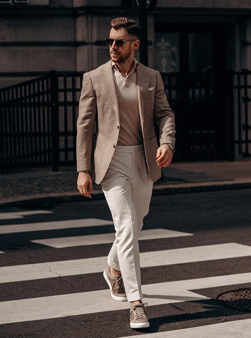 brown blazer, beige polo, beige chinos, and brown sneakers