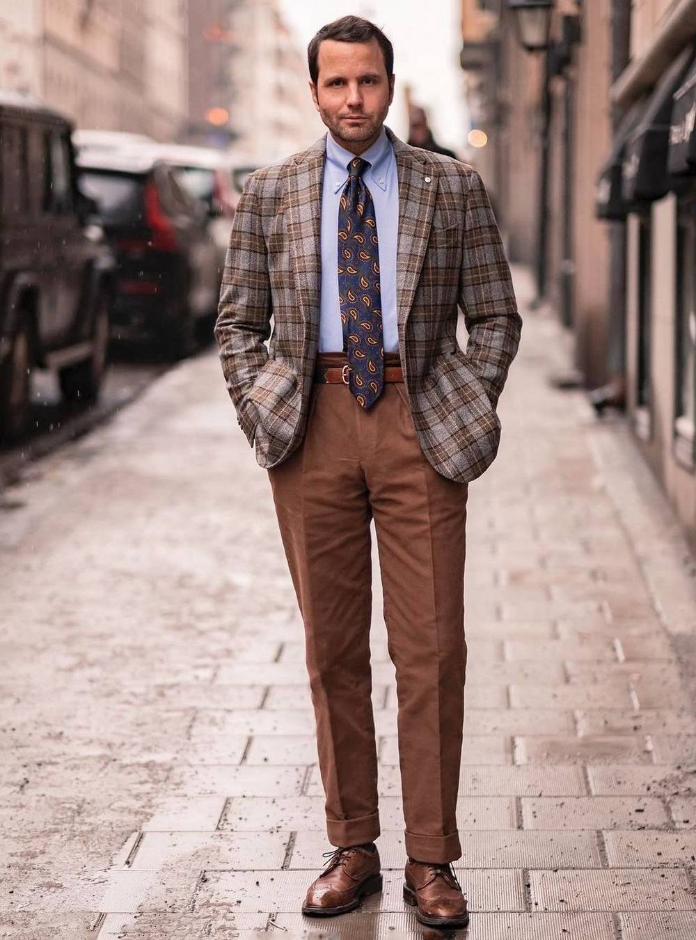brown plaid blazer, pants, and full brogue shoes