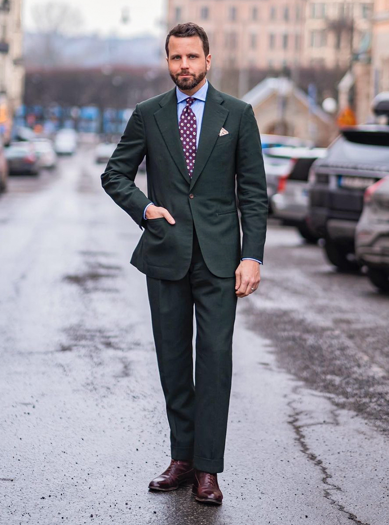 How to Wear a Green Suit: Color Combinations with Shirt and Tie