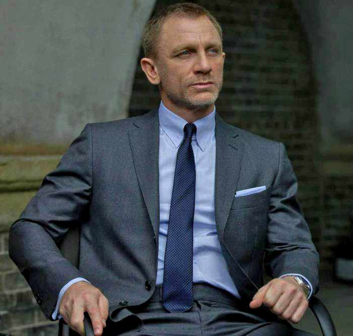 how to wear charcoal grey suit and blue dress shirt