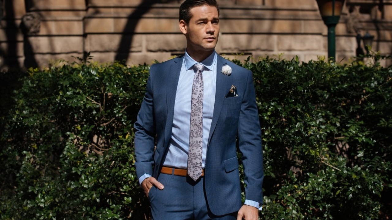 How to Wear a Men's Blue Dress Shirt - Suits Expert