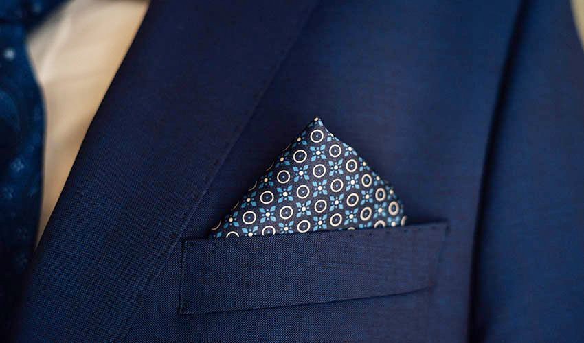 how to wear the one-point pocket square
