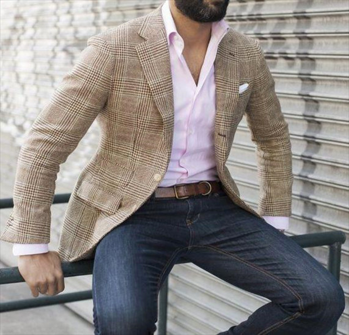 how to wear pink dress shirt with blue jeans and blazer