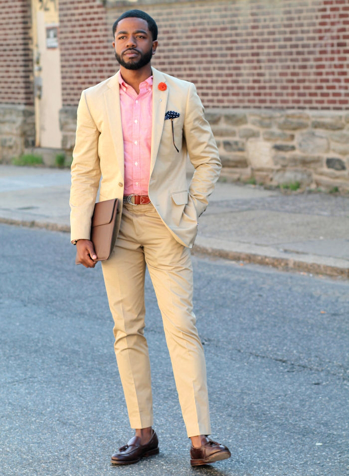 how to wear pink dress shirt with khaki suit