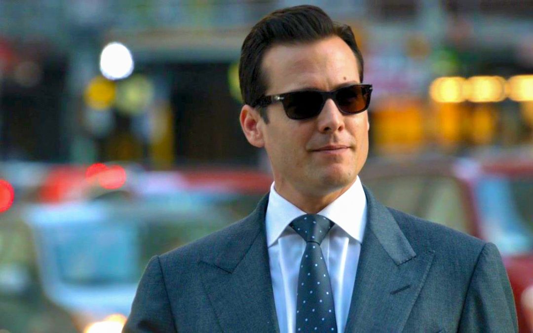 how to match sunglasses with suit