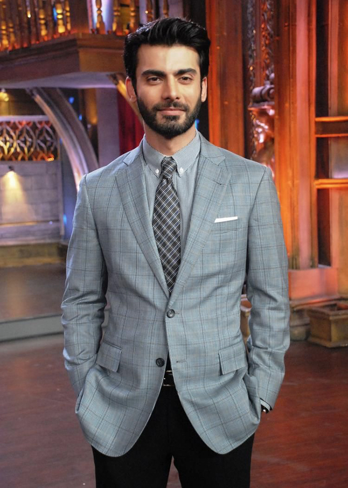 matching grey blazer with black pants and dark grey patterned tie