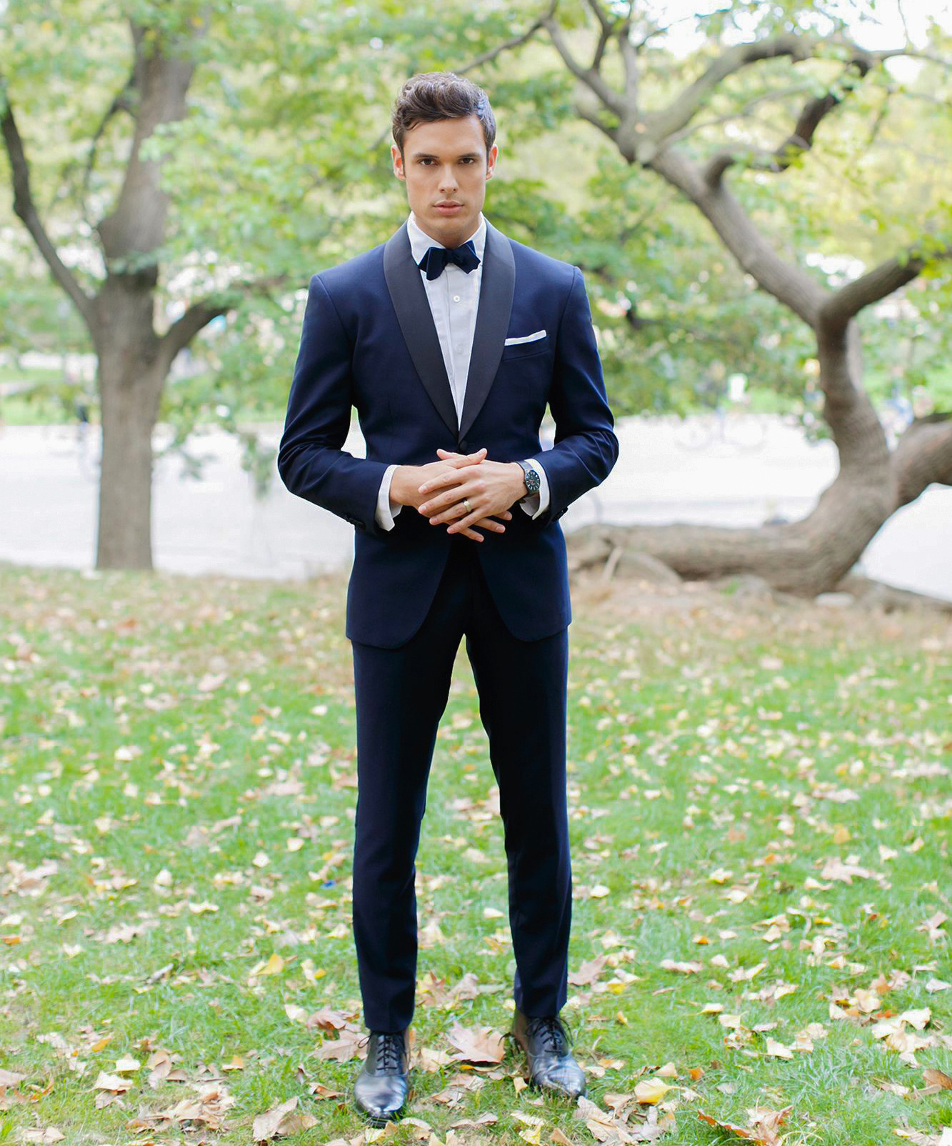 navy wedding tuxedo with black Oxford shoes