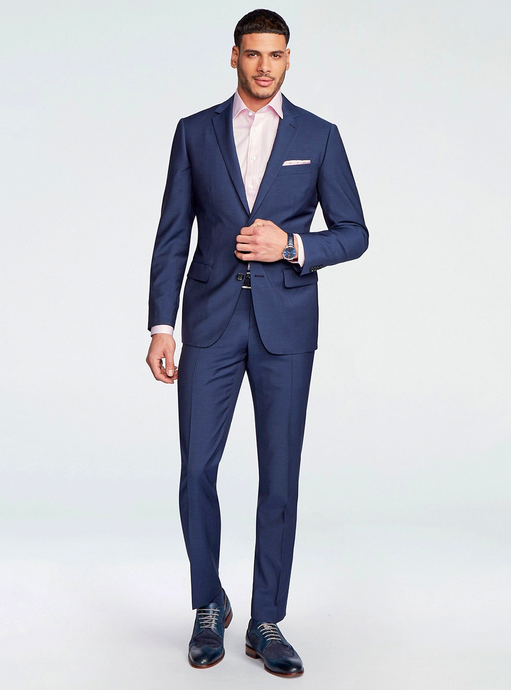 Navy blue suit, pink dress shirt and navy brogue shoes