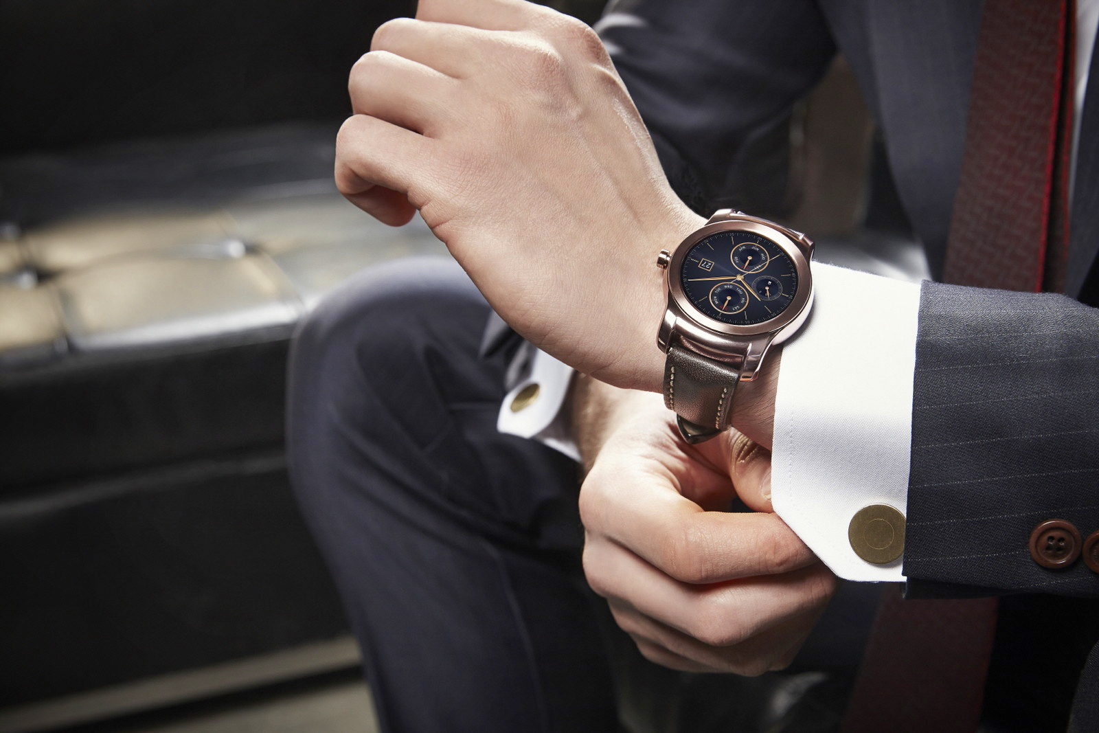 Wearing a smartwatch with a suit