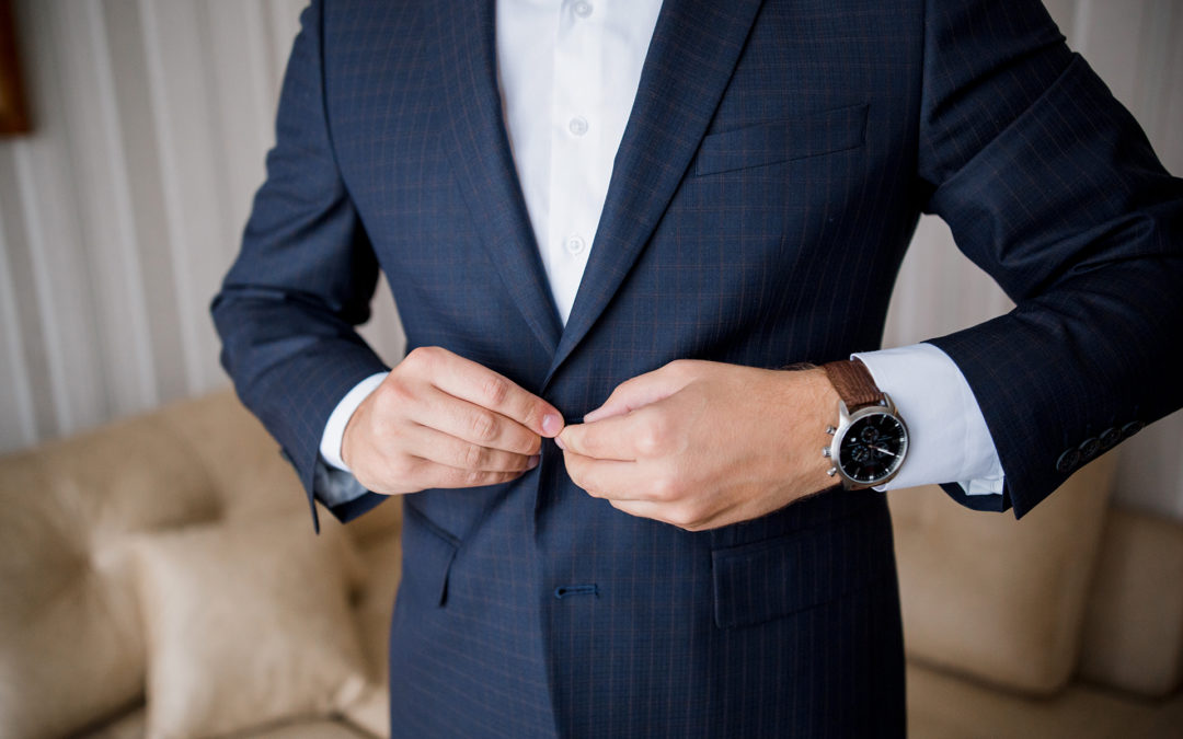 suit jacket buttoning and button rules